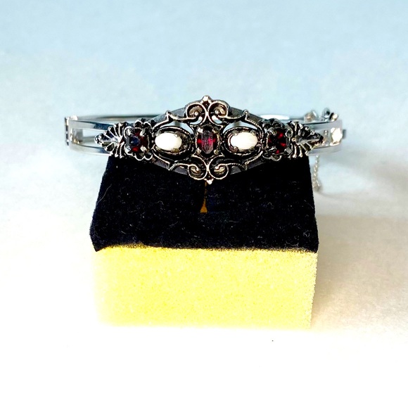 Premier Designs Jewelry - Premier Designs Bangle Ruby Silver bracelet